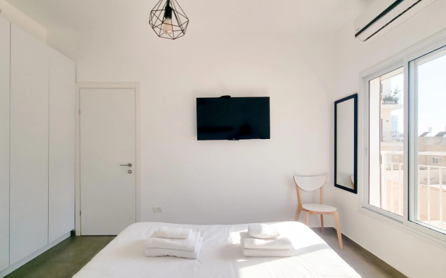 Geula Tulipe Apartments