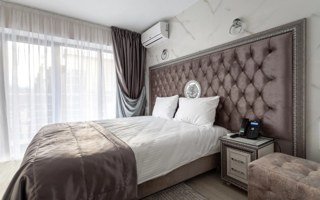 V 5 Minutakh Ot Morya Apartments