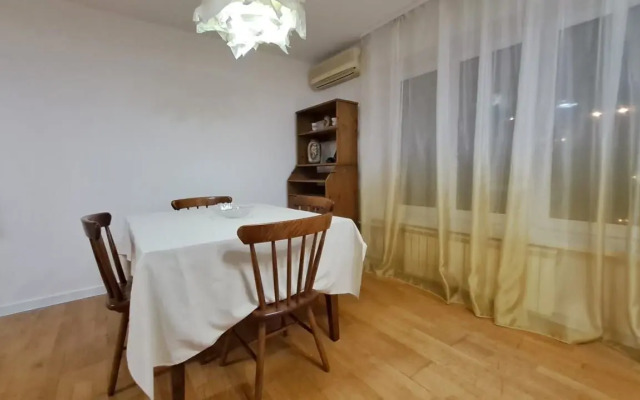Na Chernitsynskom Proyezde, 8s1 Flat