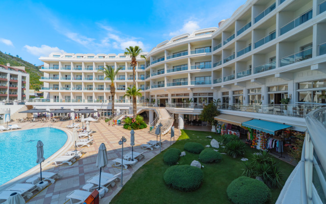 Pineta Park Deluxe Hotel