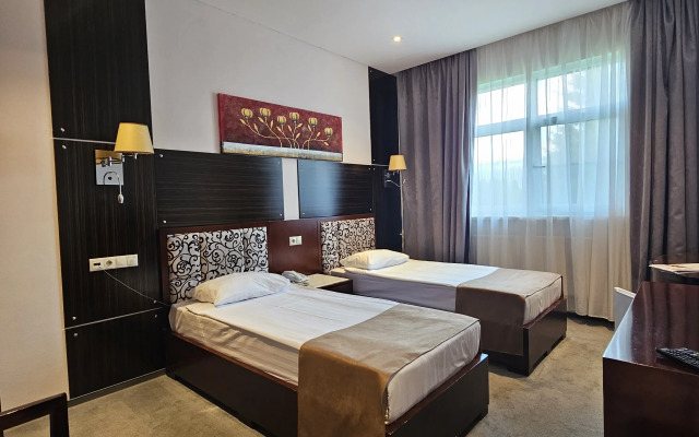 Отель Форест