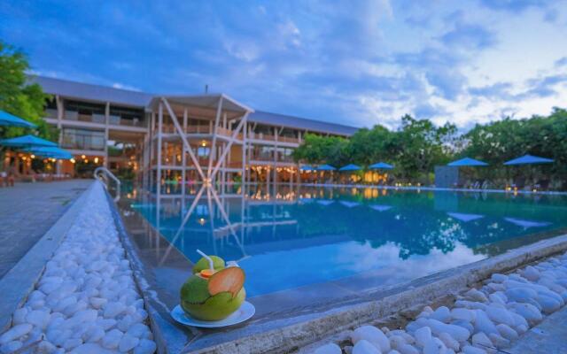 Breeze Pasikudah Resort Hotel