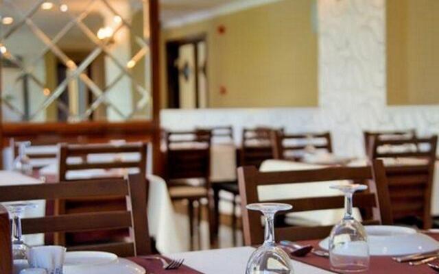 Opia Hotel