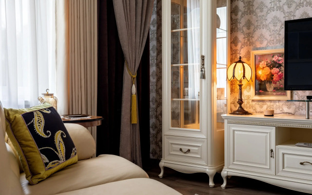 Dvukhkomnatnye Bookingapart Komfort  U Korolevskikh Vorot Apartment