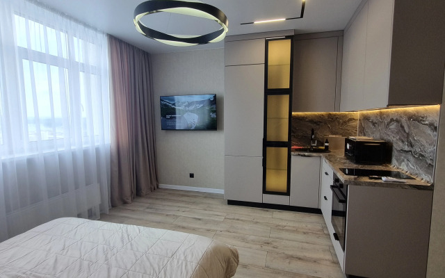 Uyutnye s Dizaynerskim Remontom Pr. Oktyabryskiy 30B Apartment