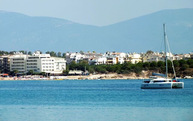 Отель Tuntas Beach Altinkum