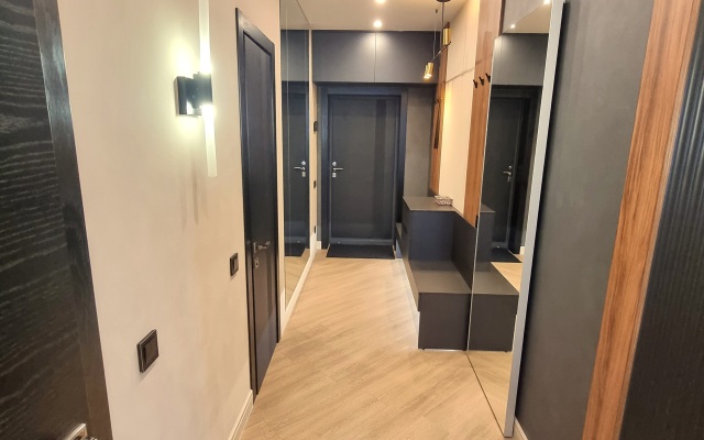 Elitnye Tryohkomnatnye Dizaynerskiye Na Volochaevskaya 87 Apartments