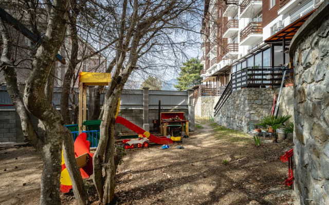 Dvukhetazhnaya S Terrasoy Otdykh U Ruchyya Flat
