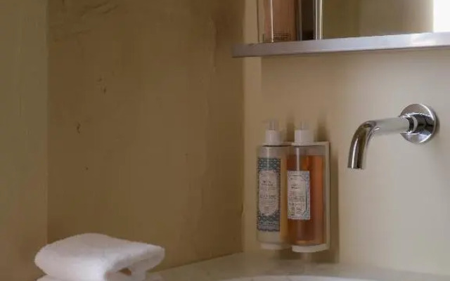 Hotel Bellhop Tbilisi