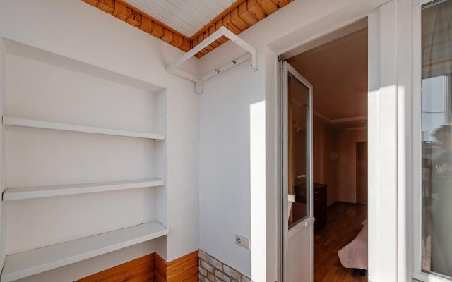 Ryadom s tsentrom i vokzalom na 9 gostei Flat