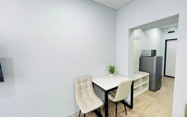 Uyutnaya Studiya S Basseynom Na Territorii Apartments