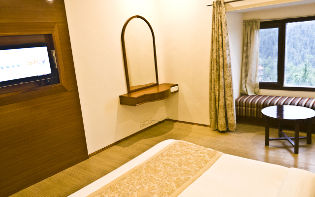 Royal Jardin Whistling Pines Resort Hotel