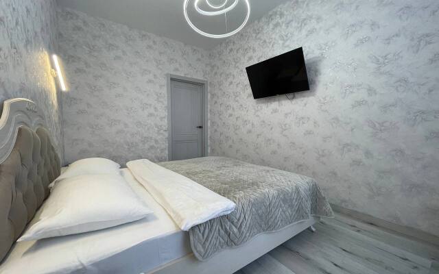 V Tsentre Simferopolya Apartments
