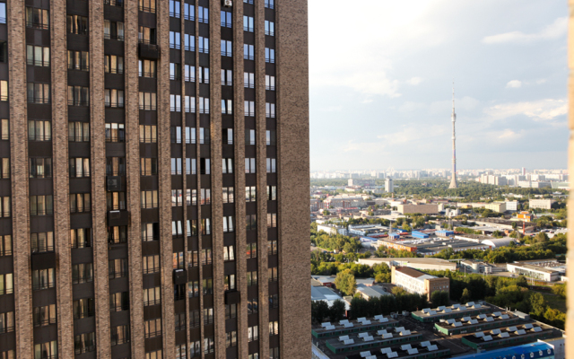 V Neboskrebe s vidom na Ostankinskuyu bashnyu Apartments