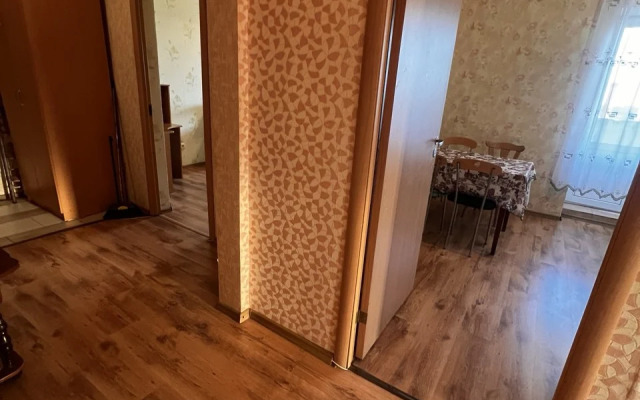Prostornaya Dvukhkomnatnaya Na 10 Etazhe Flat