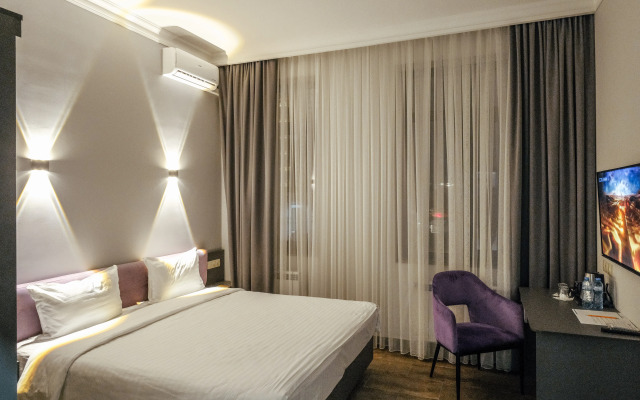 Parklane Hotel