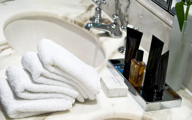 Luxury White in Nizami Street Apartments