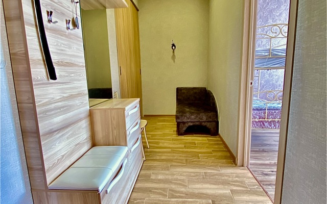 U morya Izumrudny gorod Apartments