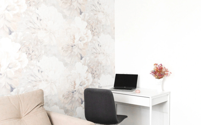 Апартаменты-студия Цветы 30 кв.м. с двуспальным диваном и панорамными окнами, 4 этаж