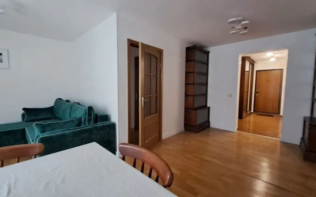 Na Chernitsynskom Proyezde, 8s1 Flat