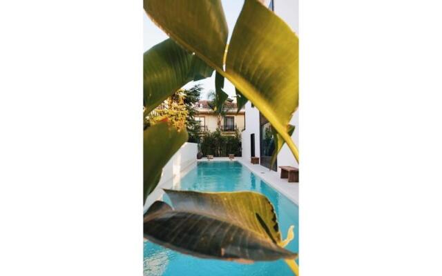 To Be Social House Hotel