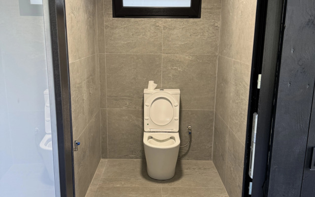 Частный Дом с Верандой в Лесу