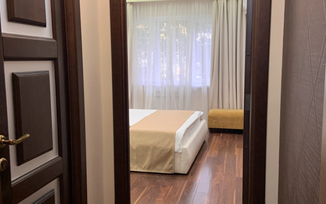 Квартира Уютная в Тихом Центре на Роз 65 10 Минут до Моря