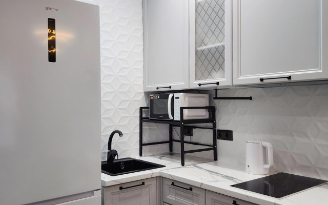 Studiya s Basseynom na Territorii Zhk Flat