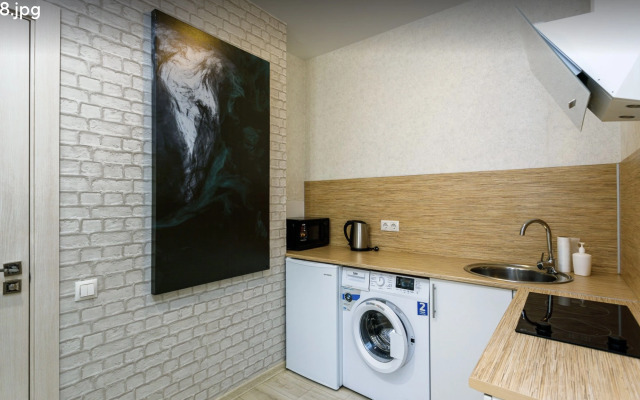 Квартира Студия с большой круглой ванной и камином