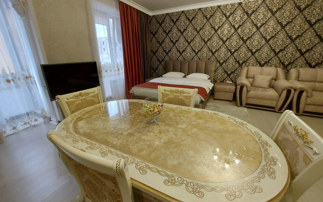 Апартаменты 5 Звезд на Шамиля Джикаева 5А-2