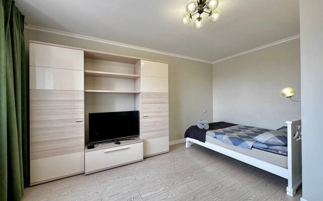 1-K V Tsentre Goroda Flat