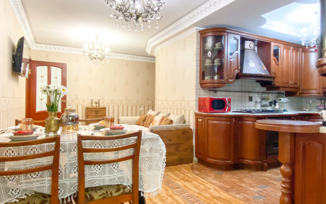 Admiralskaya V Tsentre Sevastopolya Flat