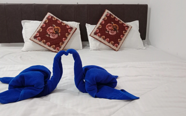 Aaradhya Hotel