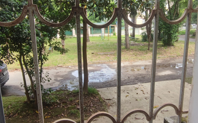 Trekhkomnatnaya v Sukhumi na Beregu Morya Flat