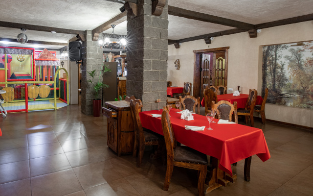 Yuzhniy dvorik Hotel