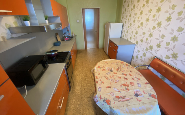 Квартира 3-комнатная Баранского 100