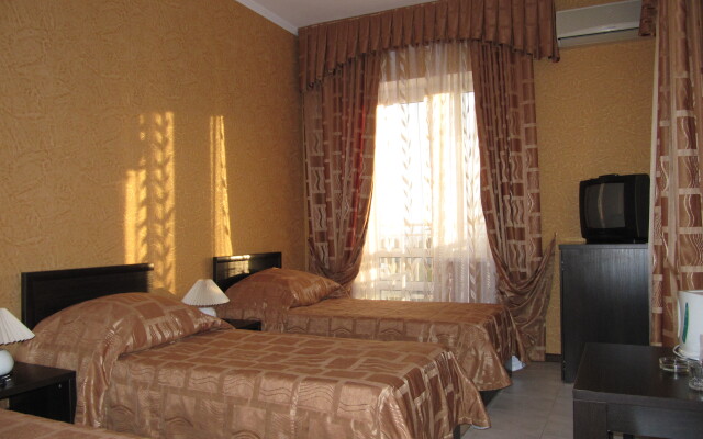 Chernoe More Hotel