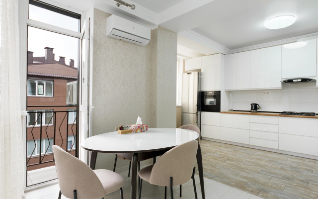 Sutkiru Ryadom S Viktoriey Flat