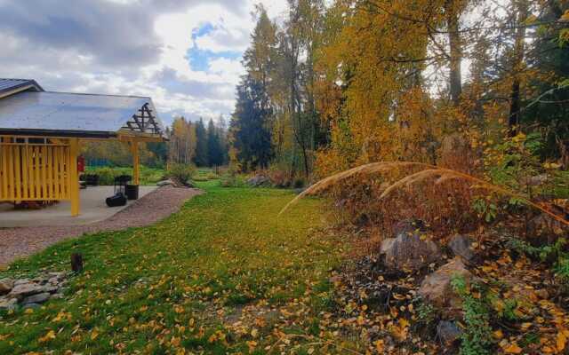 S Vykhodom V Les Guest House