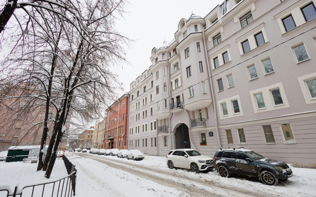 co vtorym etazhom u Strelki Vasil'evskogo Flat