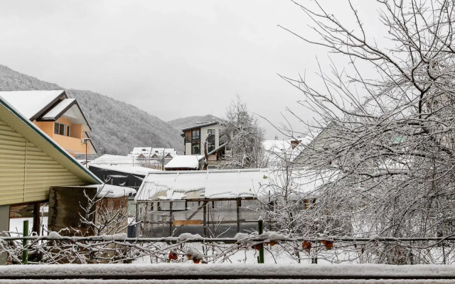 V Samom Tsentre Esto-Sadka Flat