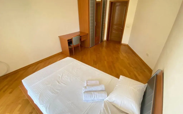 Квартира на Изумрудном Переулке 1