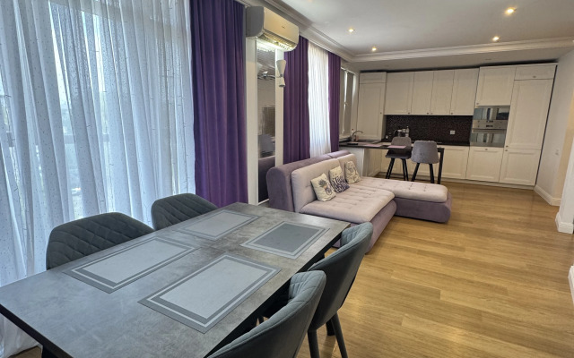 Mirror Apartment in Olympic Park Flat