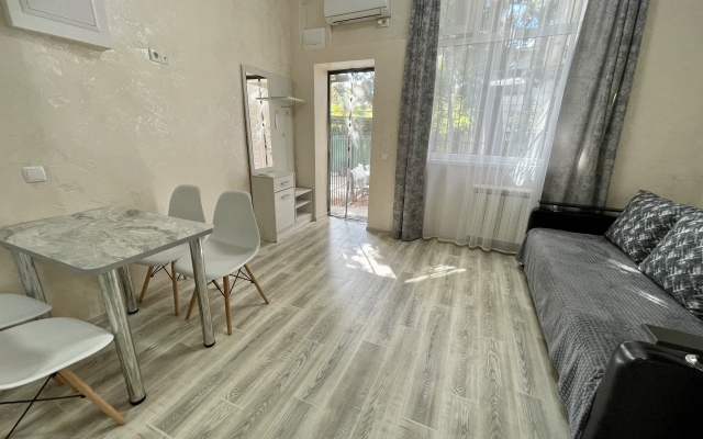 Na Naberezhnoy Yalty Apartments