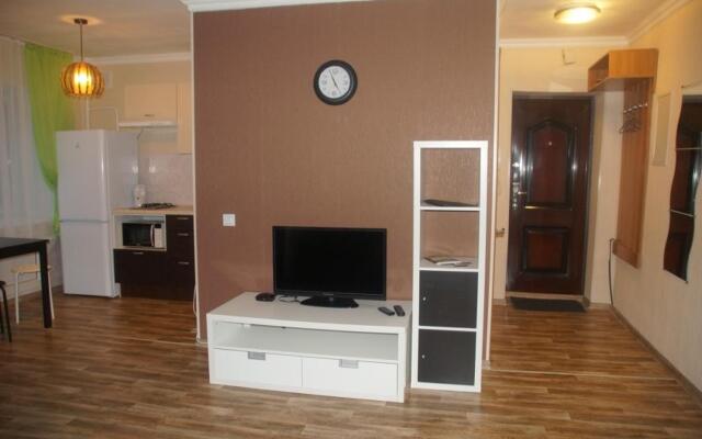 Uyutnyie Metryi Na Marksa Apartments