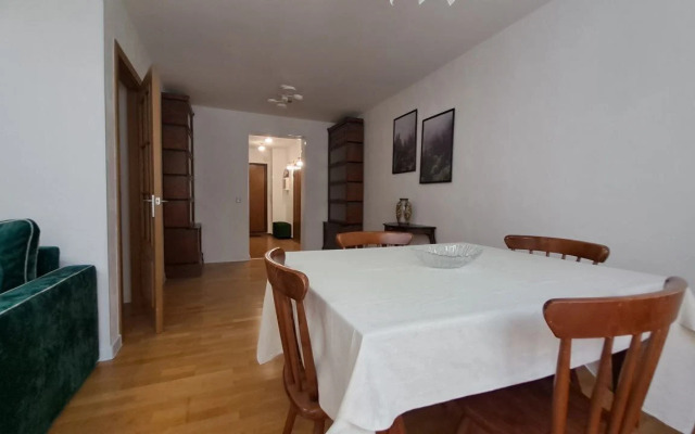 Na Chernitsynskom Proyezde, 8s1 Flat