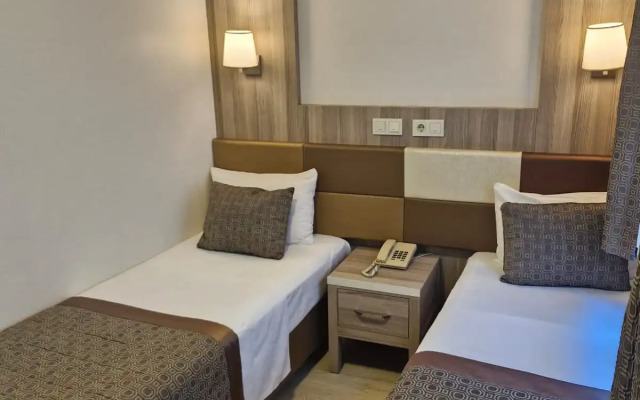 Pera Arya Hotel