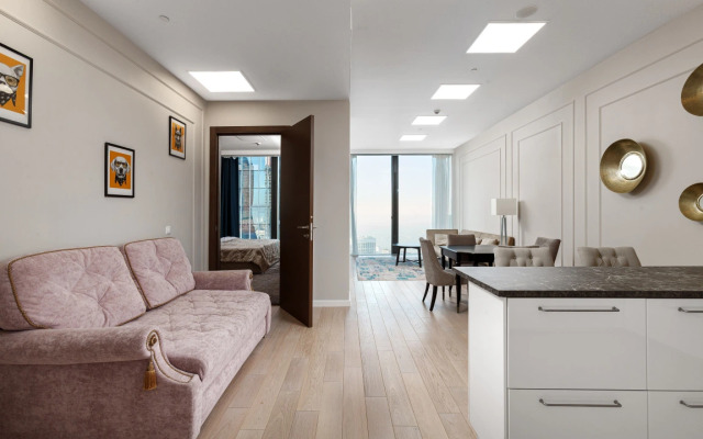 38th Floor, Stylish Apartment with Private Park