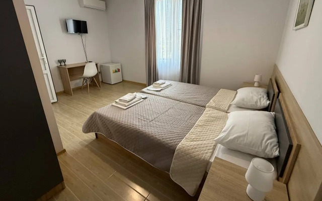 Amra Guest House