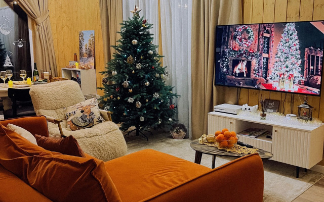 Частный дом уютный с панорамными окнами с выходом на террасу